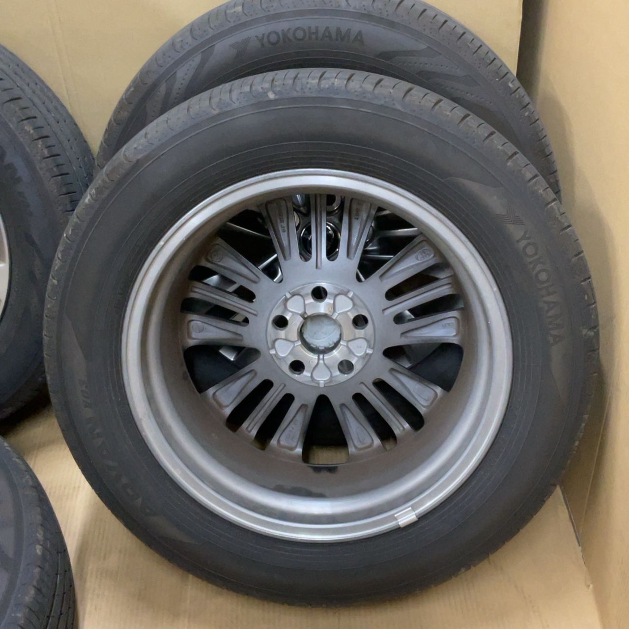 225/60R18 ヨコハマADVAN V03 トヨタ40系アルファード純正 - メルカリ