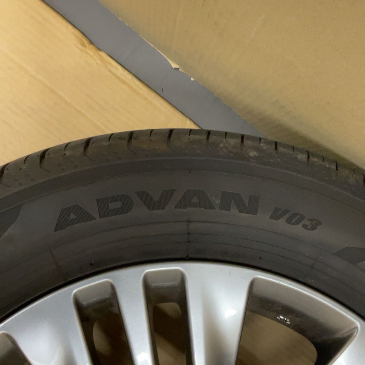 225/60R18 ヨコハマADVAN V03 トヨタ40系アルファード純正 - メルカリ