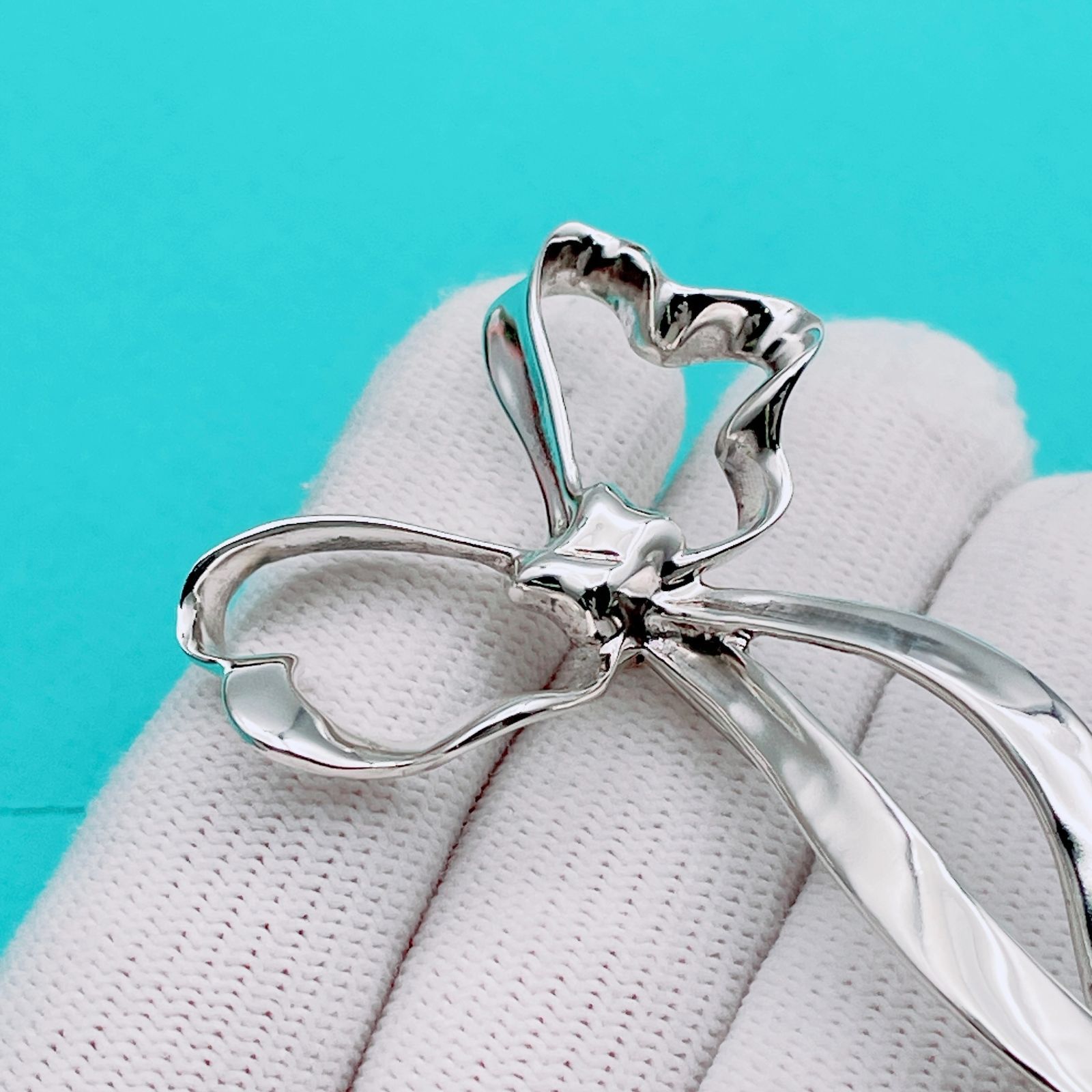 ◇ティファニー◇新品仕上済 Tiffany&Co. リボンモチーフ ブローチ