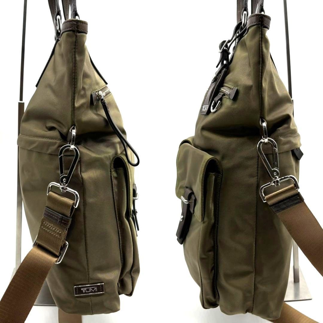 極美品✨ TUMI トゥミ ケスラー ラージダッフル ビジネスバッグ　カーキ 極美品✨ TUMI トゥミ ケスラー ラージダッフル ビジネスバッグ カーキ