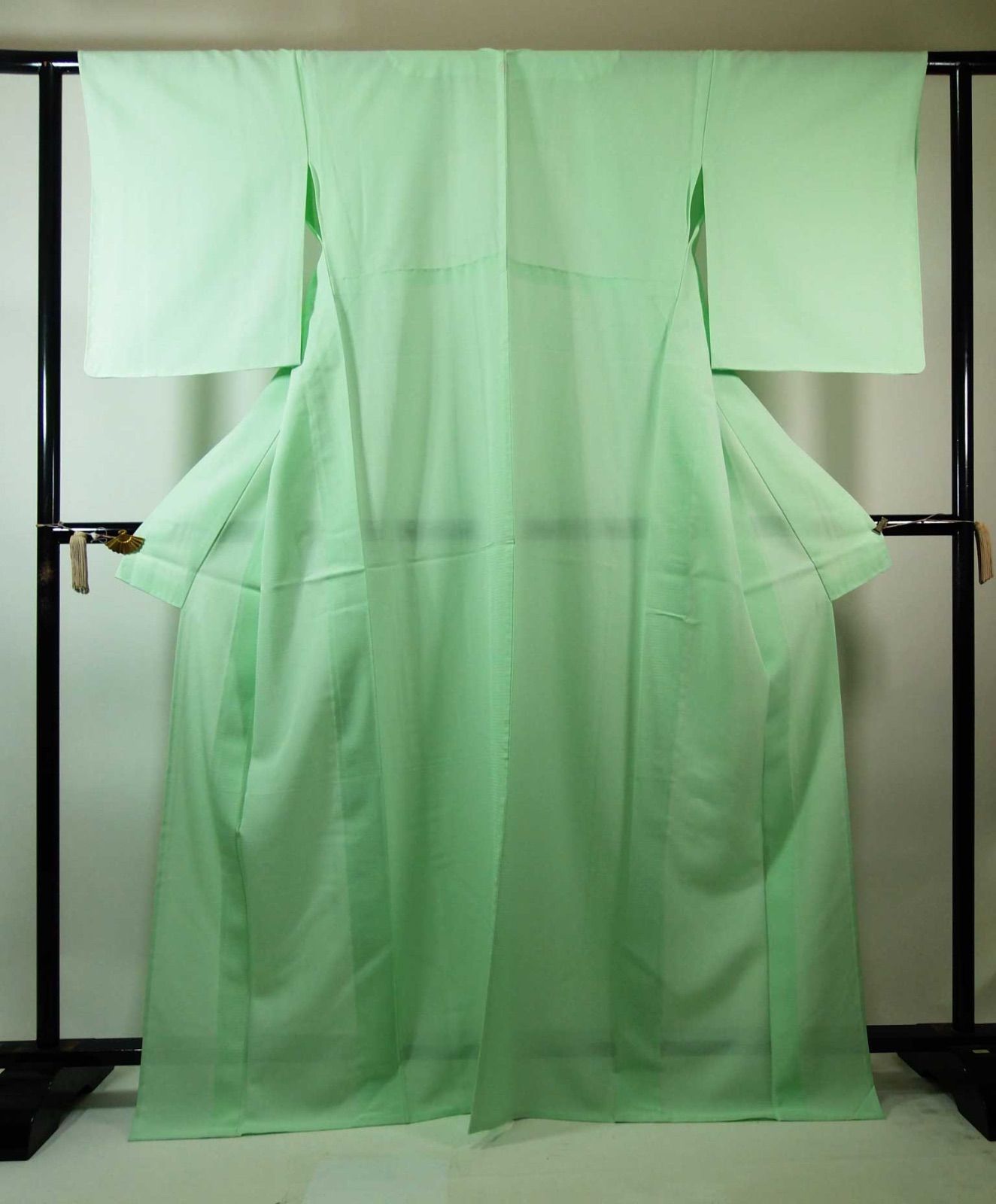 「縁」154ｃｍ～160ｃｍ 夏物 駒絽 つゆ草 小紋 正絹 Ｉ９６６ 逸品 夏着物 駒絽 色無地 一つ紋 若草色 風をまとう涼の一枚 丸に平四