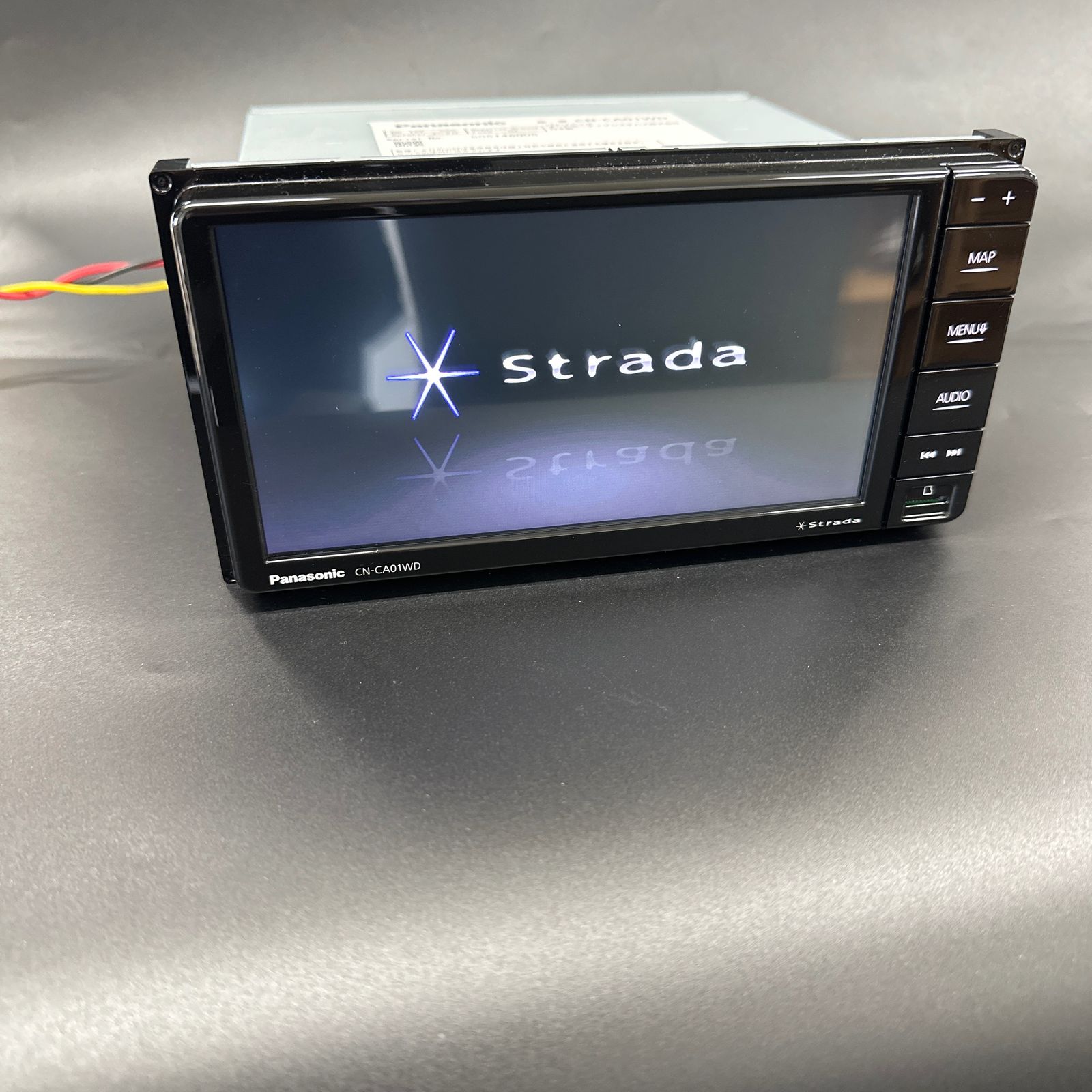 パナソニック ストラーダ CN-CA01WD カーナビ 7V型ワイド フルセグ 