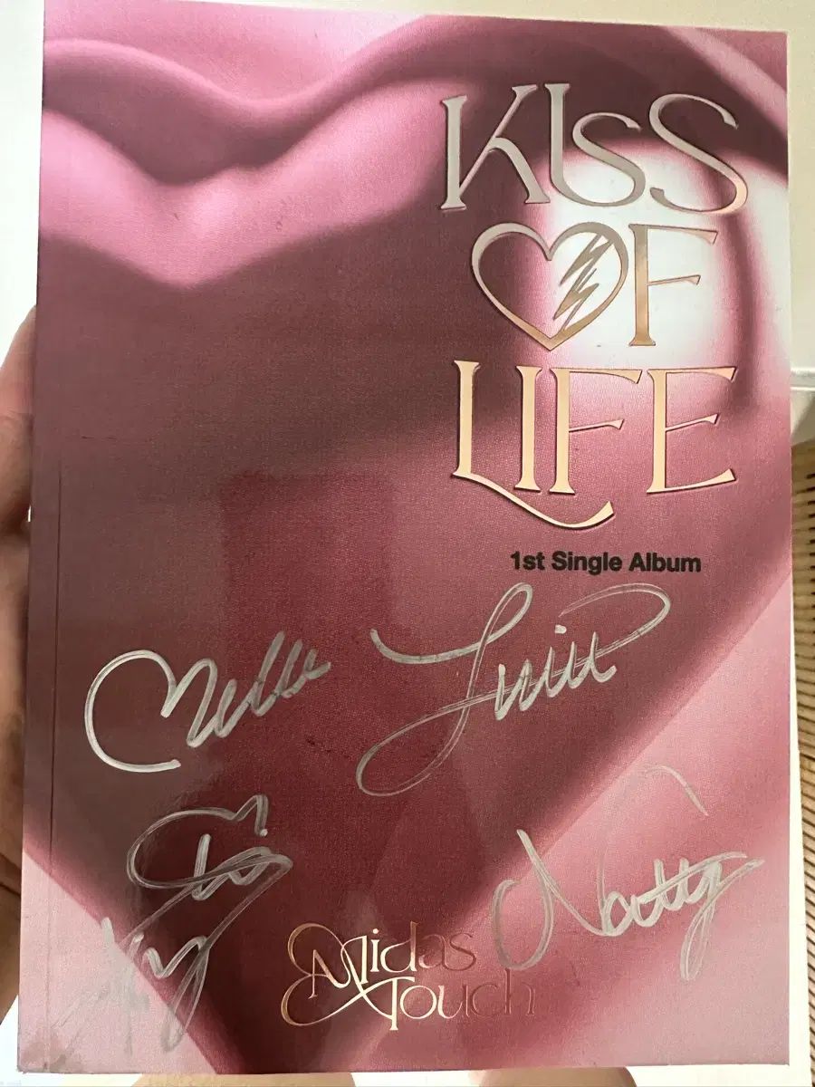 【非売品】KISS OF LIFE who is she サインアルバム 非売品】KISS OF LIFE who is she サインアルバム KISS OF LIFE - [WHO
