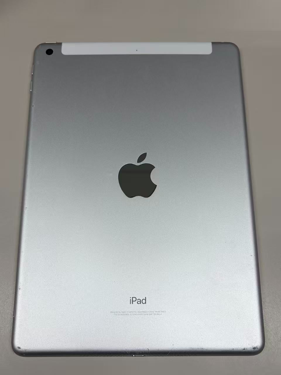 iPad(第5世代) 32GB シルバー SIMフリー 中古 - メルカリ