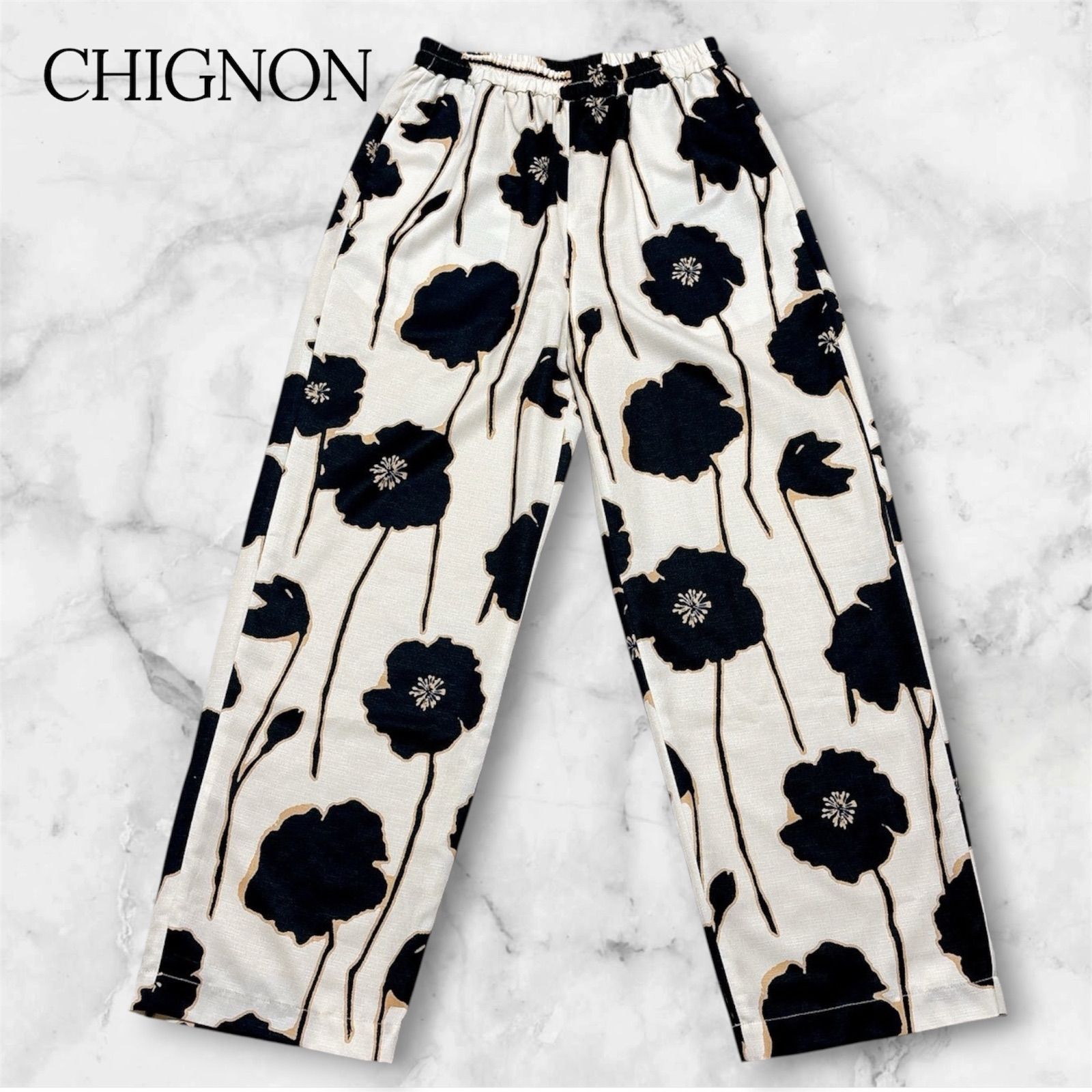 CHIGNON シニヨン オリジナルフラワープリント 花柄 リラックワイドパンツ フリーサイズ F ホワイト ブラック 白 黒 3435-306MK ウエストゴム 裏地付き レディース B1179 9,735円