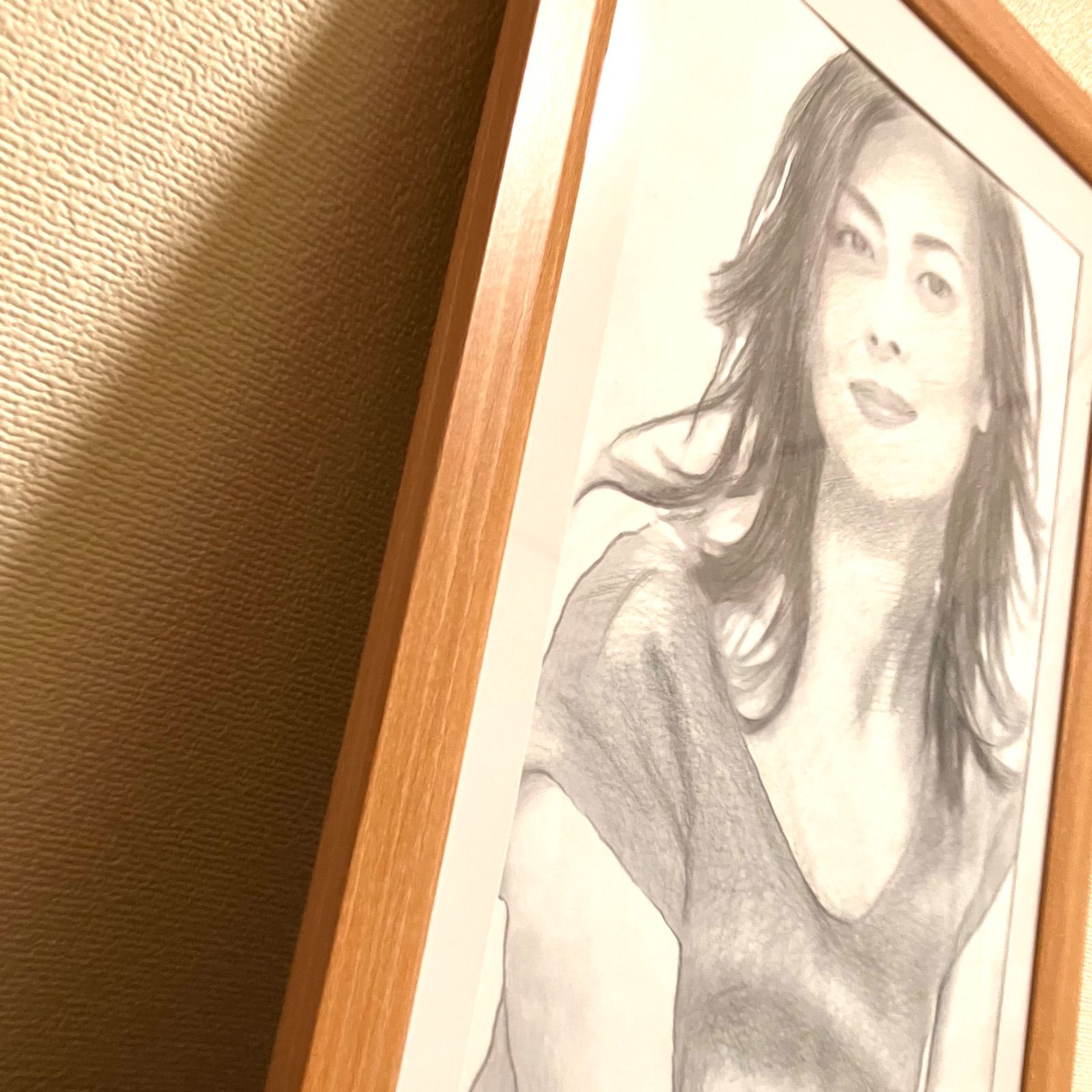 女優画14 額装品 額縁寸法33cm×24cm パステル、ペン、鉛筆画 定款付