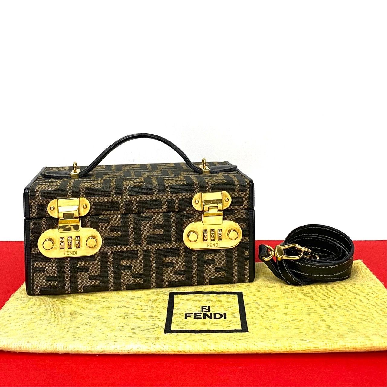 【美品】FENDI フェンディ ズッカ 2way ショルダーバッグ ヴァニティ ほぼ未使用 FENDI フェンディ ダイヤルロック バニティ ズッカ FF 柄