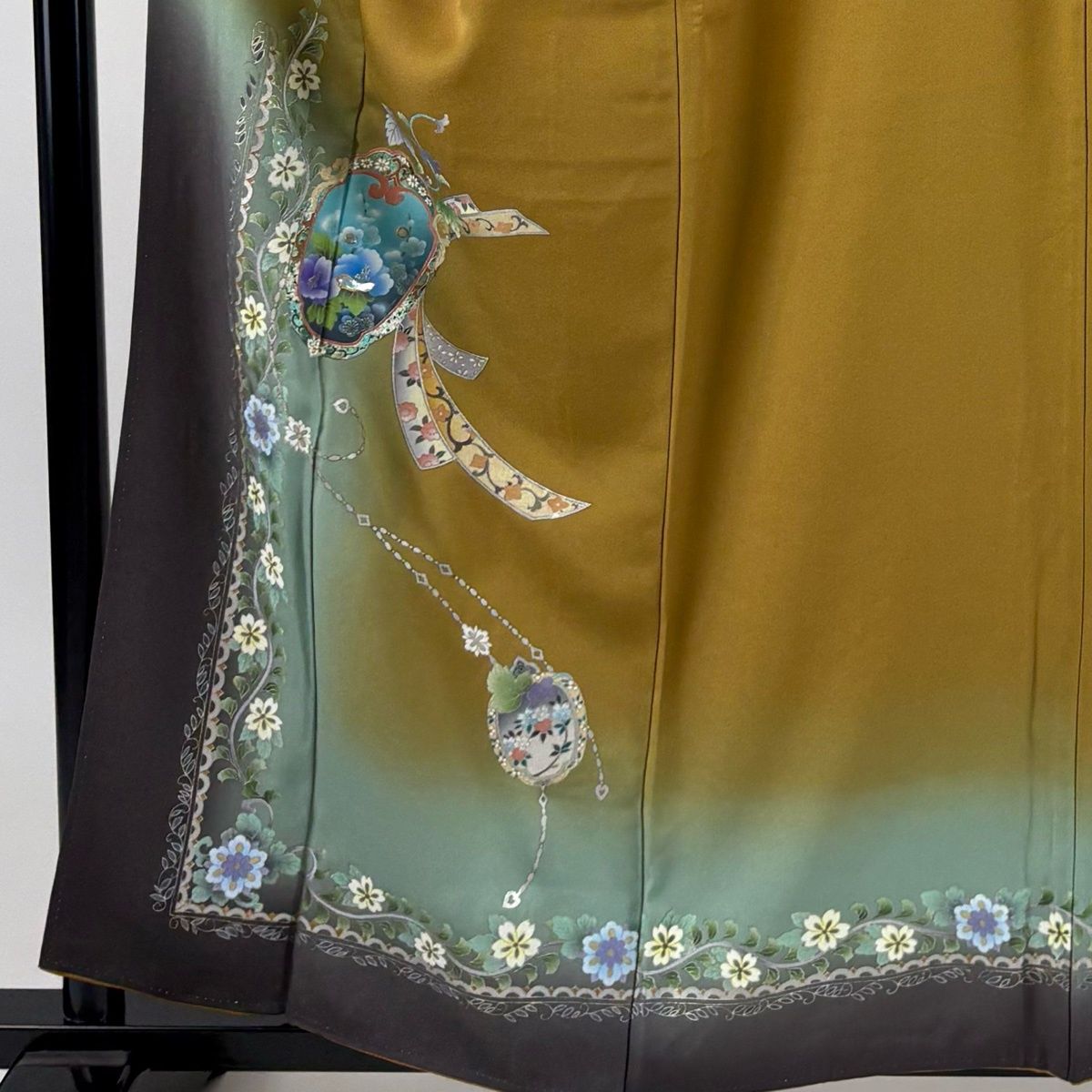 付下げ 身丈158cm 裄丈64.5cm M 袷 草花 熨斗 金銀彩 螺鈿 山吹茶色