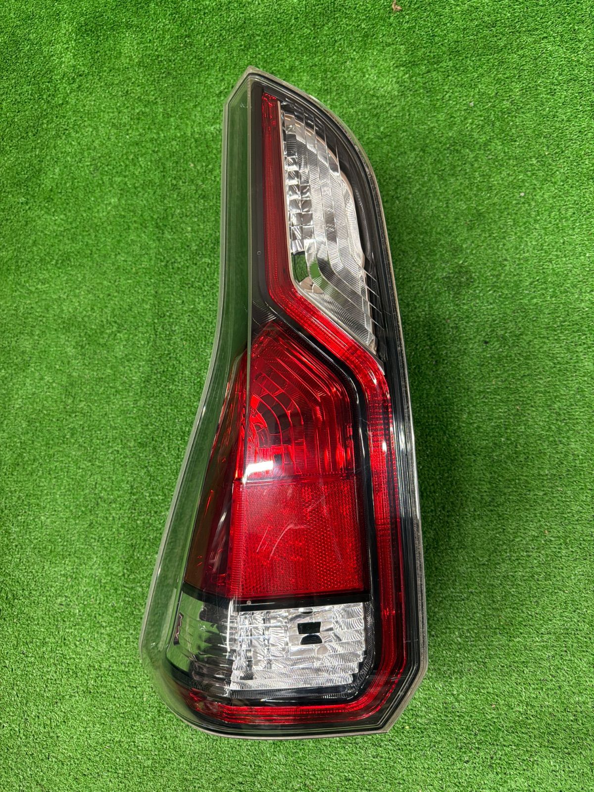日産 セレナ C27 純正 左側 テールランプ KOITO 220-23719 (848