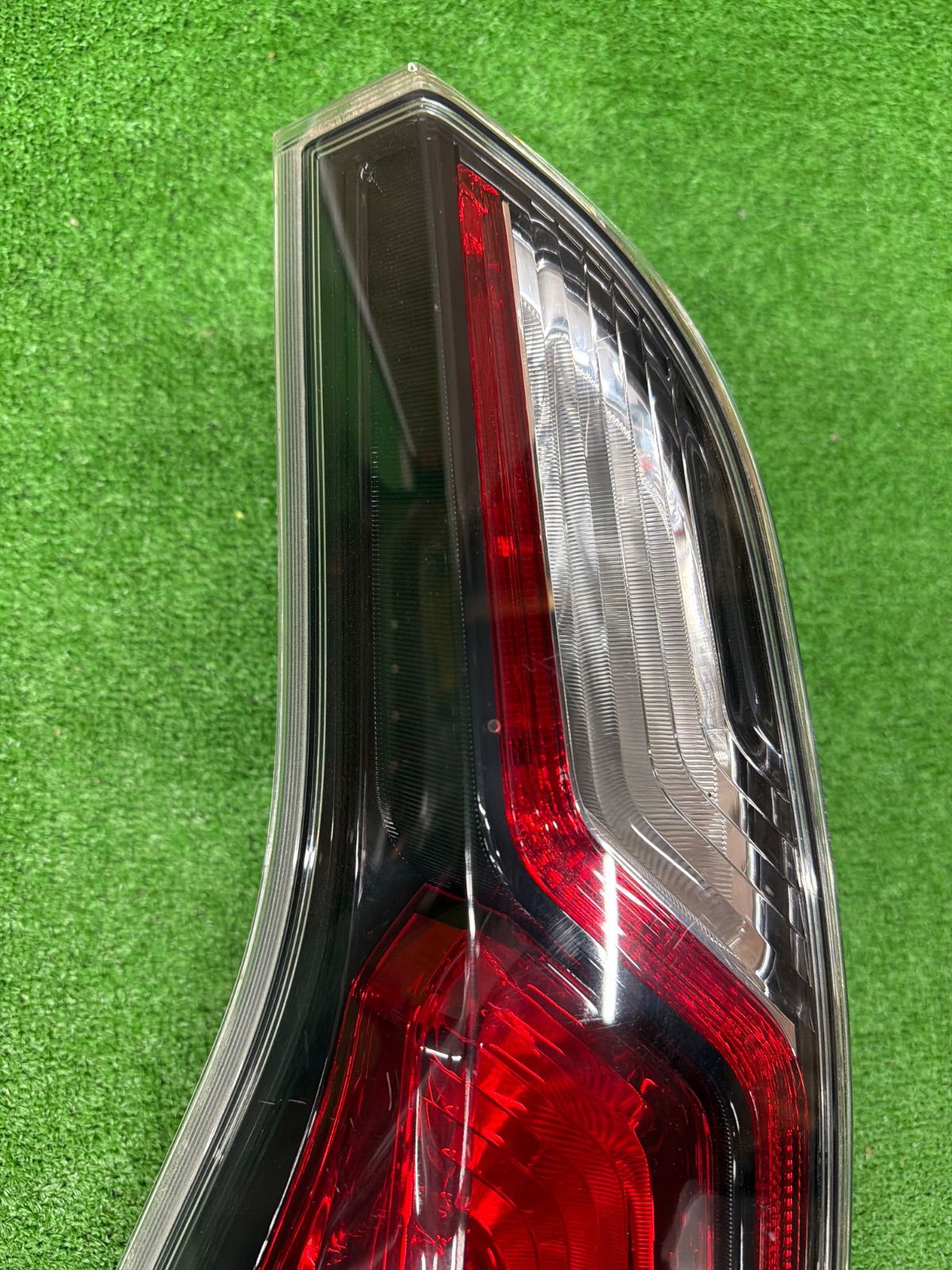 日産 セレナ C27 純正 左側 テールランプ KOITO 220-23719 (848