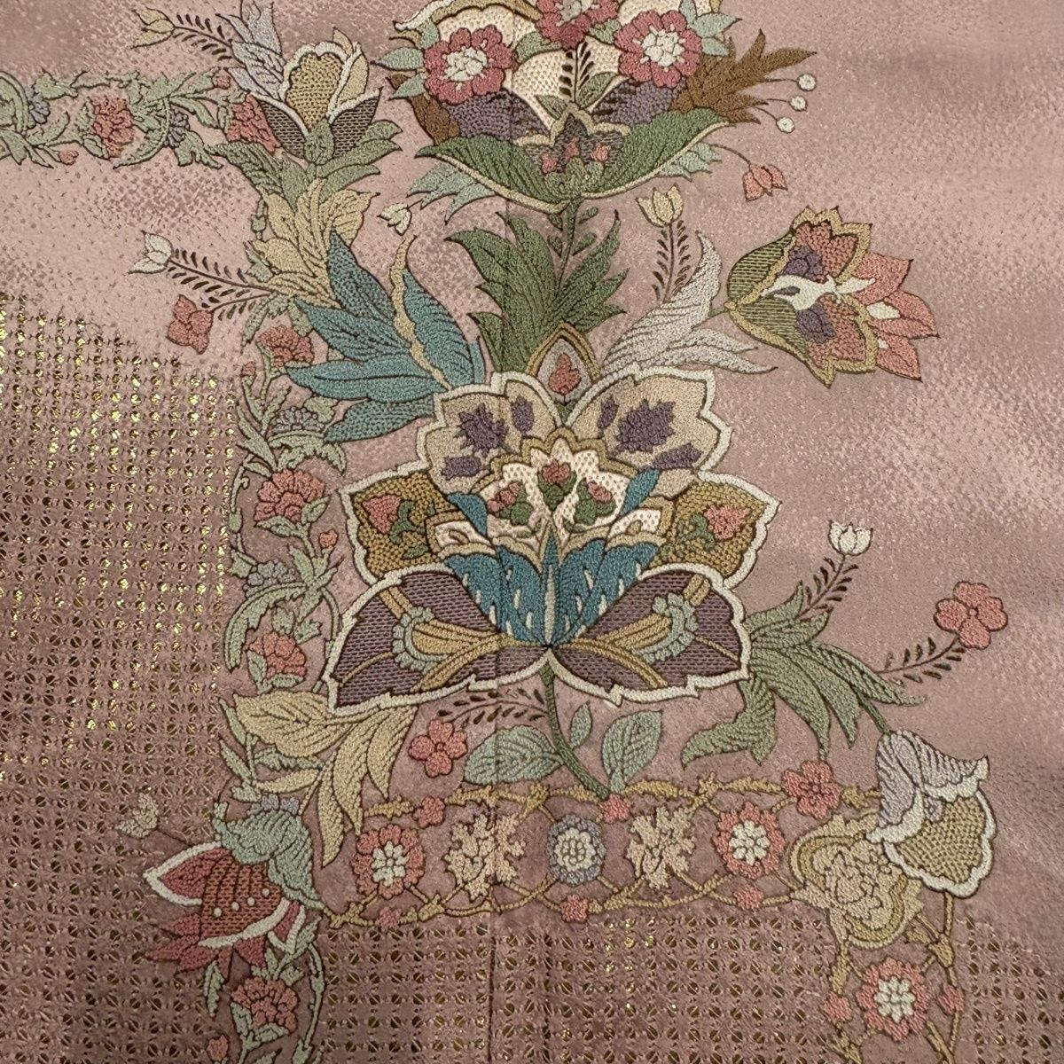 付下げ 身丈172cm 裄丈68.5cm L 袷 草花 幾何学模様 刺繍 箔 ピンク