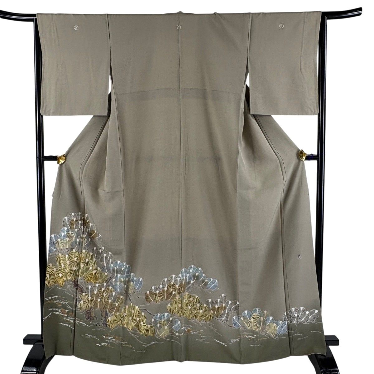色留袖 身丈165.5cm 裄丈64.5cm M 袷 落款 松 金糸 金彩 灰緑 正絹 名品 三つ紋 【中古】