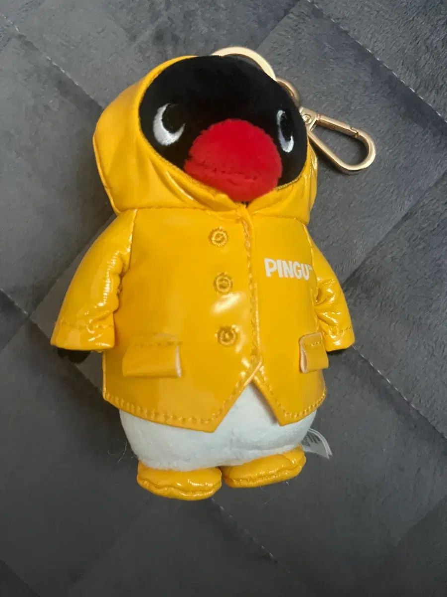 レインコートピングー キーホルダー出品 - メルカリ