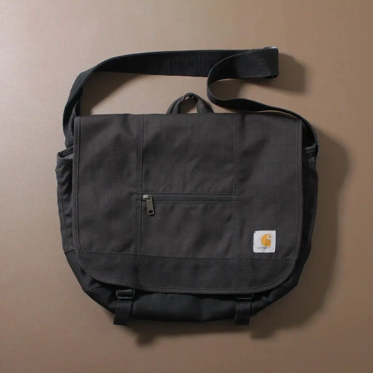 Carhartt カーハート メッセンジャーバッグ - メルカリ