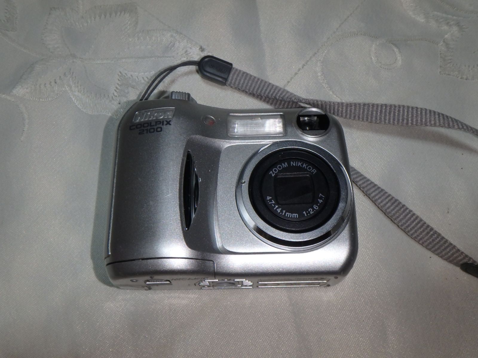 動作品 NIKON E2100 COOLPIX デジタルカメラ 乾電池駆動 NIKON E2100 COOLPIX デジタルカメラ - メルカリ