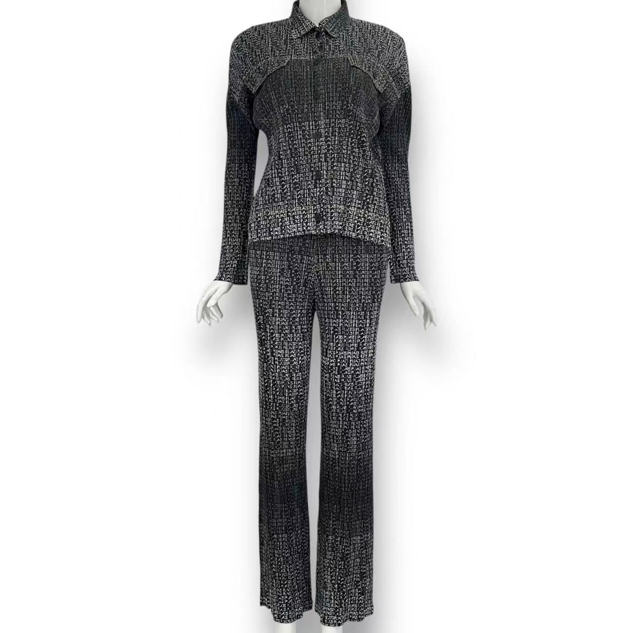 新品同様 ISSEY MIYAKE イッセイミヤケ PLEATS PLEASE プリーツ 