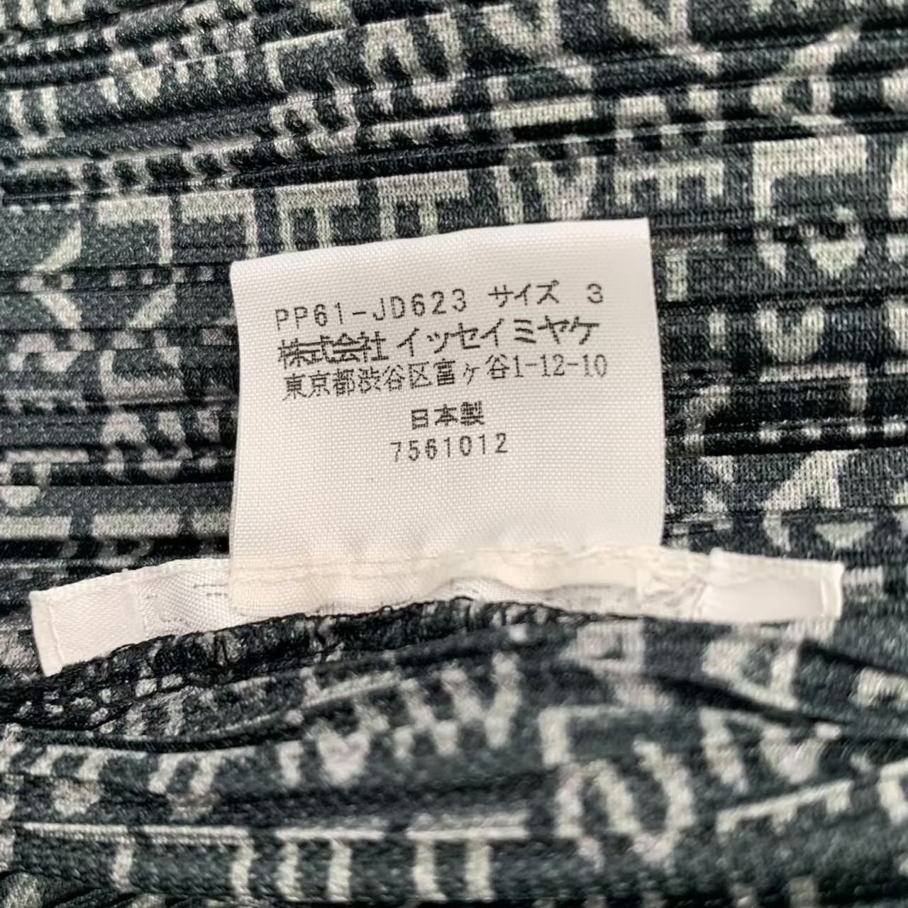 新品同様 ISSEY MIYAKE イッセイミヤケ PLEATS PLEASE プリーツ 
