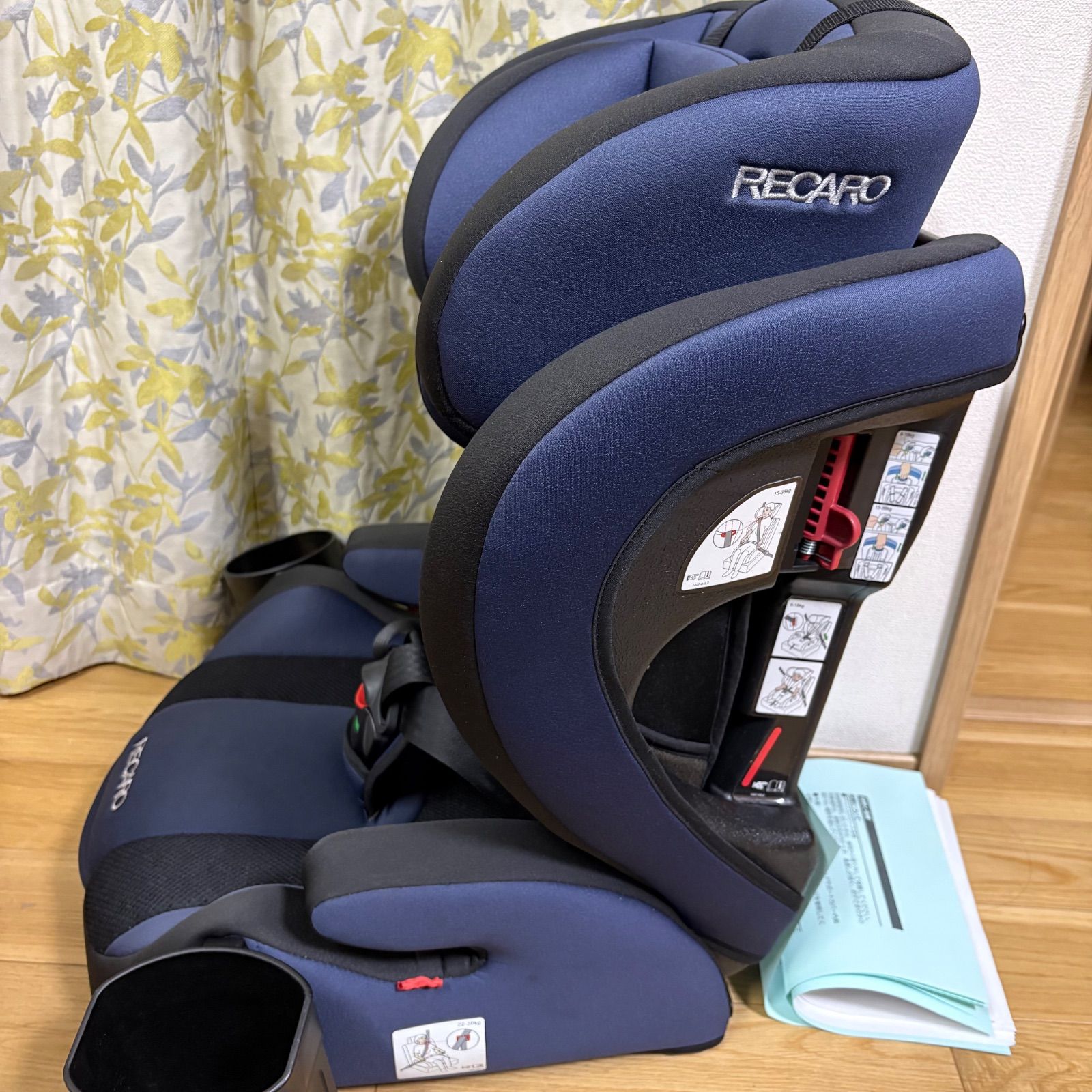 レカロ ジュニアシートJ1 Select ネイビー RECARO 9〜36㎏ レカロジュニアシート『J1』＆『J3』が新しくなって登場！ | レカロ