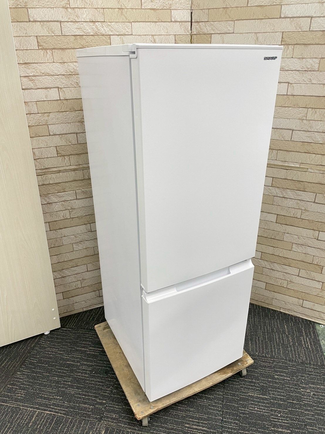 大阪送料無料★3か月保障付き★冷蔵庫★シャープ★SJ-D18K-W★IR1373 大阪送料無料☆3か月保障付き☆冷蔵庫☆シャープ☆2ドア☆2023年☆SJ