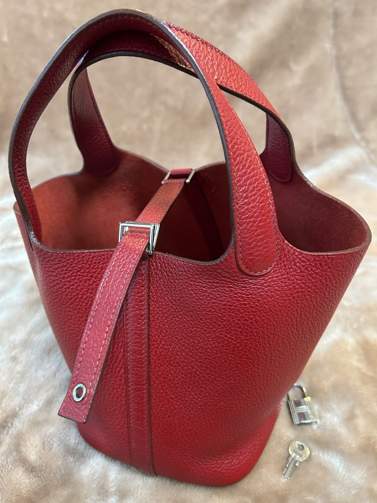 エルメスHERMESピコタンロックMM ハンドバッグD2019年製造ハンドバックトートバッグトートバックかばんカバン鞄ブルー青色シルバー金具レザー牛革本革カデナキー鍵フランス製レディース女性用womenユニセックス男女兼用参考価格578,600円 エルメスHERMESピコタンロックPM □N2010年製造ハンドバッグ