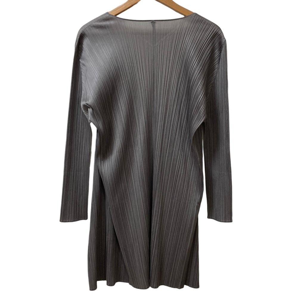 プリーツプリーズ イッセイミヤケ　長袖　ロングカーディガン　グレー　サイズ3 中古・古着通販】ISSEY MIYAKE (イッセイミヤケ) ロングカーディガン