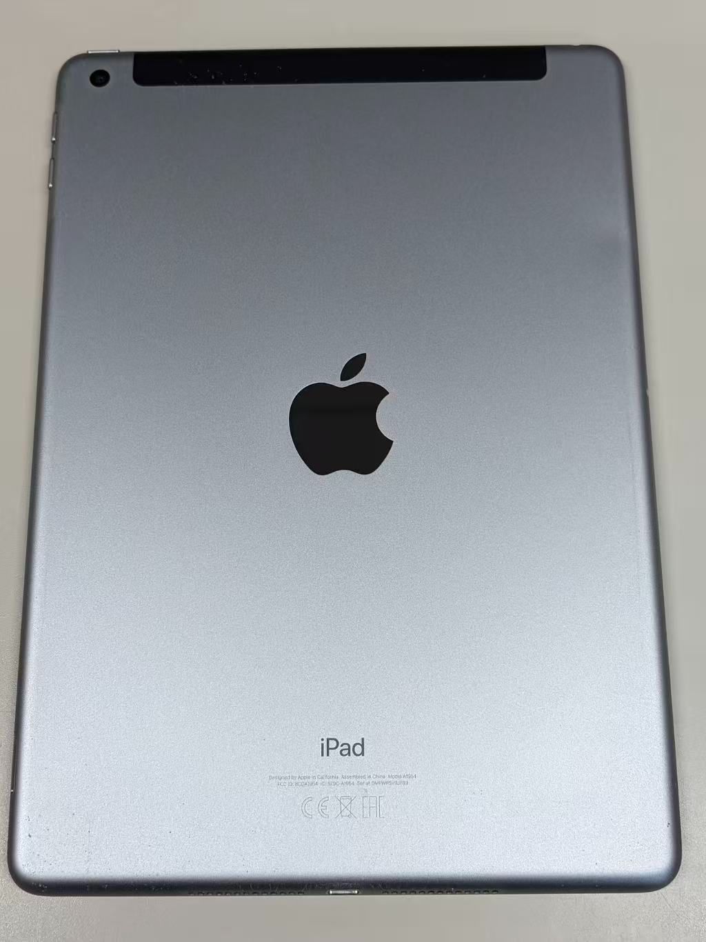 iPad 第6世代 128GB スペースグレイ 中古 - メルカリ