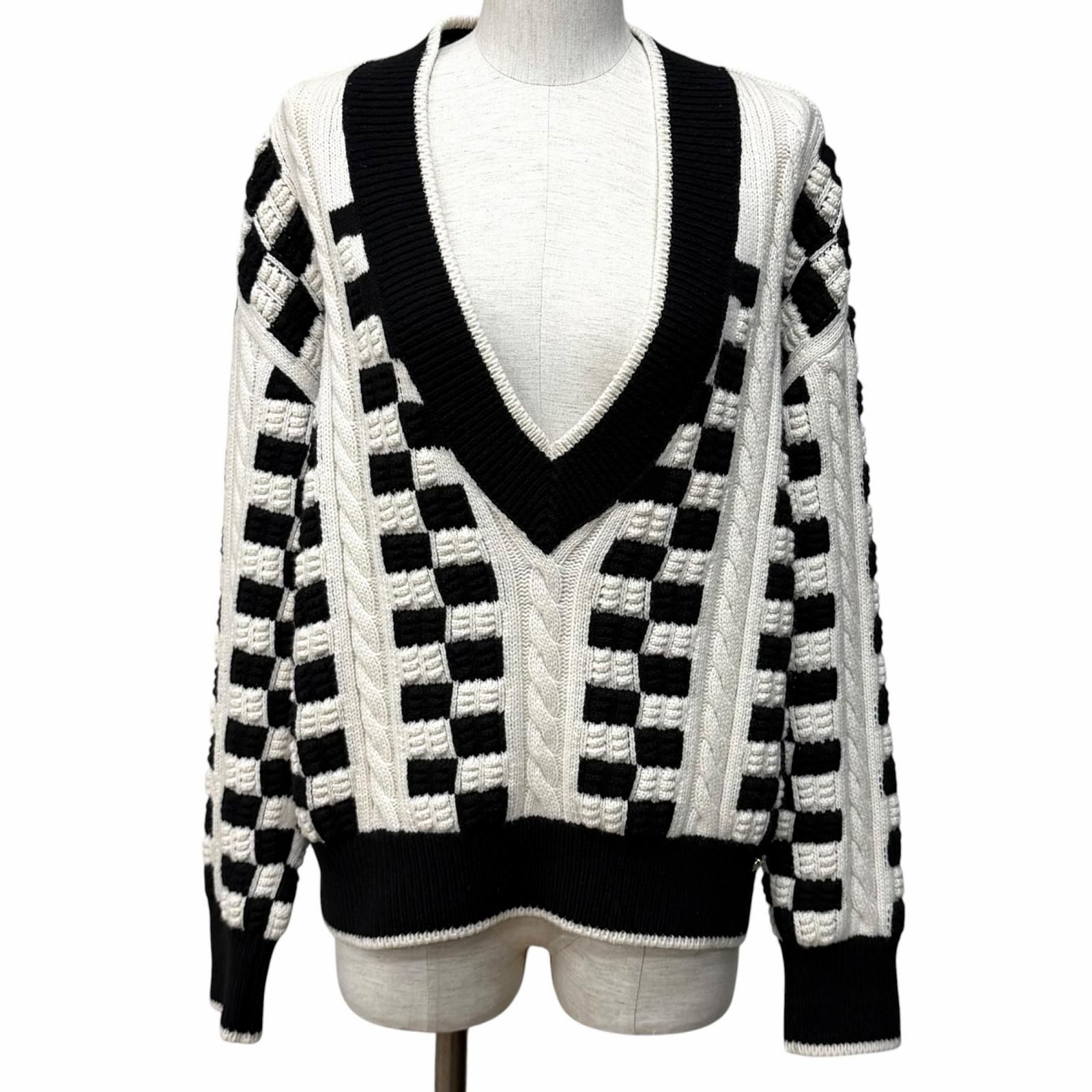 極美品☆CHANEL シャネル P74123 ラインストーンココ金具 鍵編み V