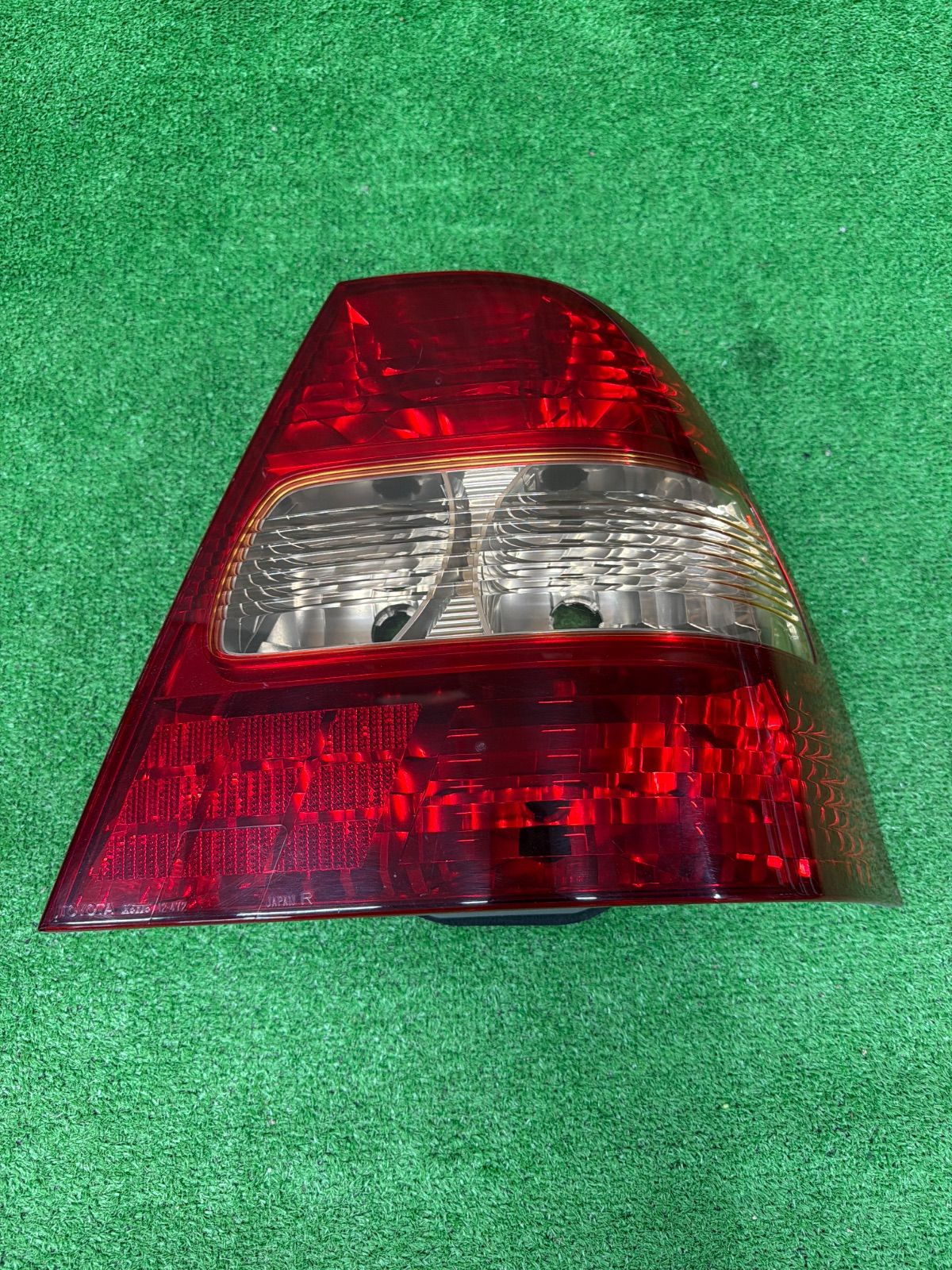 トヨタ　カローラ　NZE124　純正　右側　テールランプ　KOITO 12-472　(855)