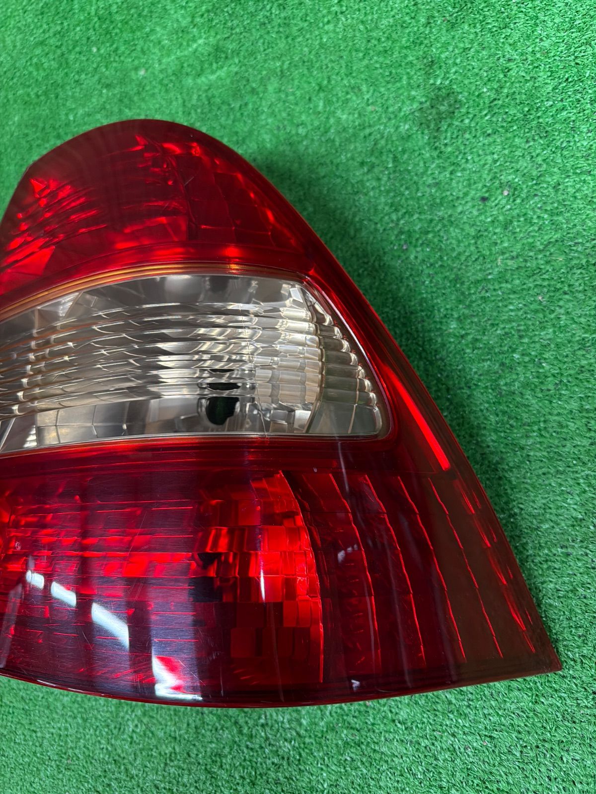 トヨタ カローラ NZE124 純正 右側 テールランプ KOITO 12-472 (855) トヨタ カローラ NZE124 純正 右側 テールランプ KOITO 12-472 (855)
