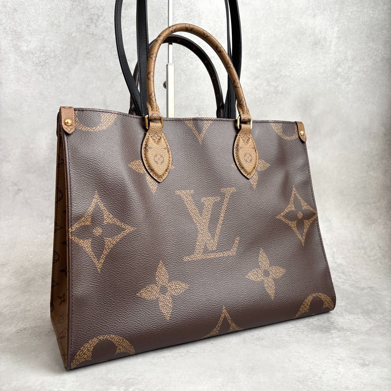 LOUIS VUITTON(ルイ・ヴィトン) モノグラム・ジャイアント オンザゴー 