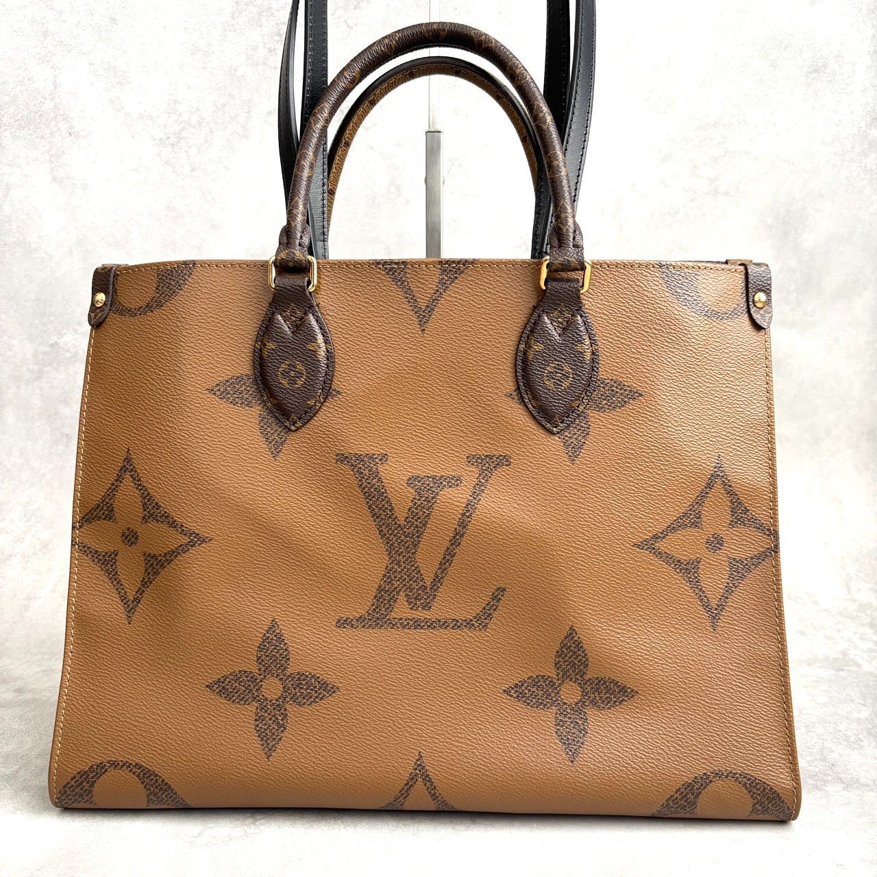 LOUIS VUITTON(ルイ・ヴィトン) モノグラム・ジャイアント オンザゴー 
