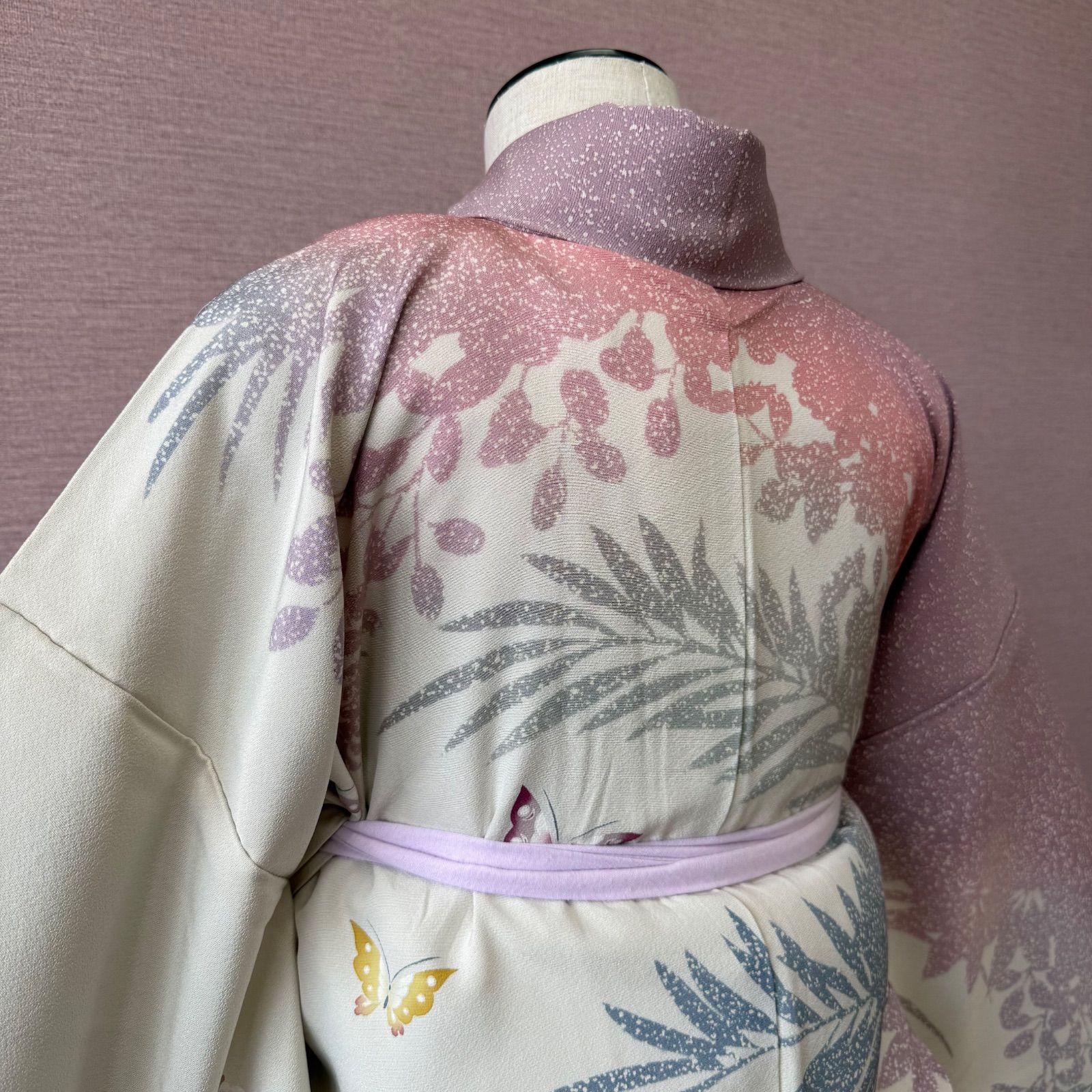 最終お値下げ☆薄い紫ピンクの着物単品 付け下げ 訪問着 着物 袷 紫 ピンク 花柄 蝶 h-1107 - メルカリ
