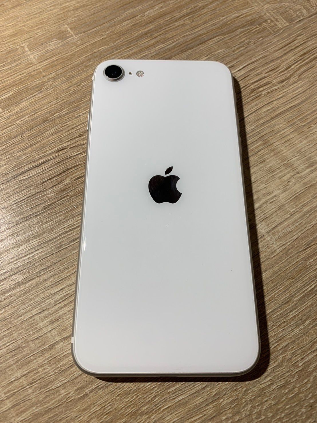 iPhone SE 第2世代 ホワイト ジャンク品 - メルカリ