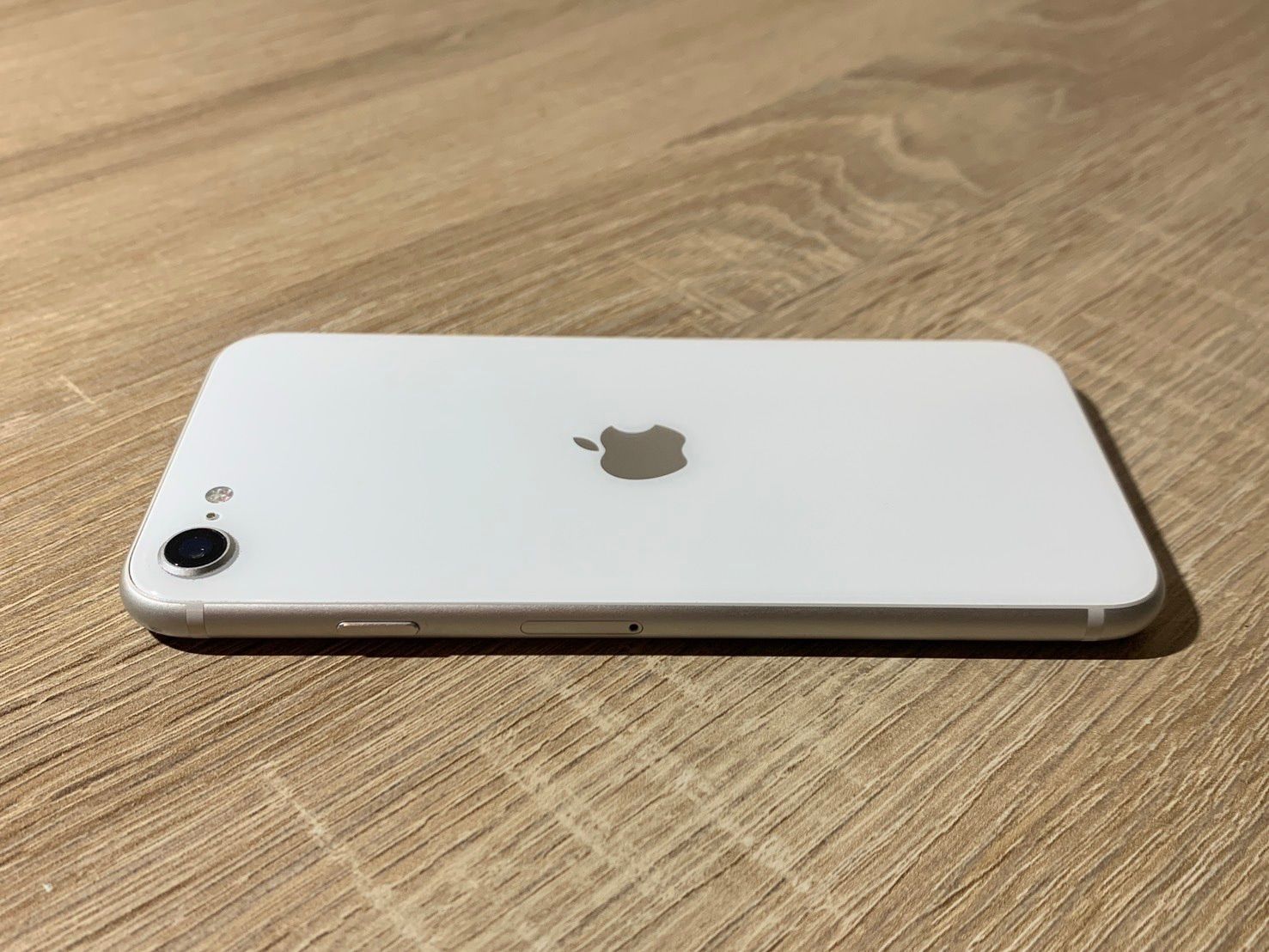 iPhone SE 第2世代 ホワイト ジャンク品 - メルカリ