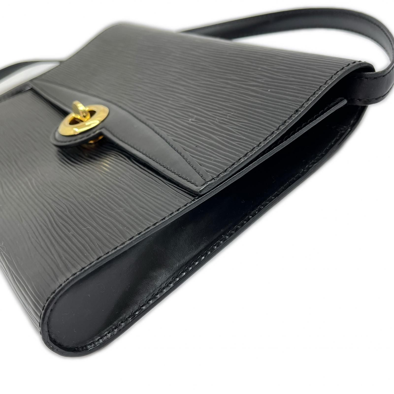 LOUIS VUITTON ルイヴィトン エピ ショルダーバッグ ポシェット