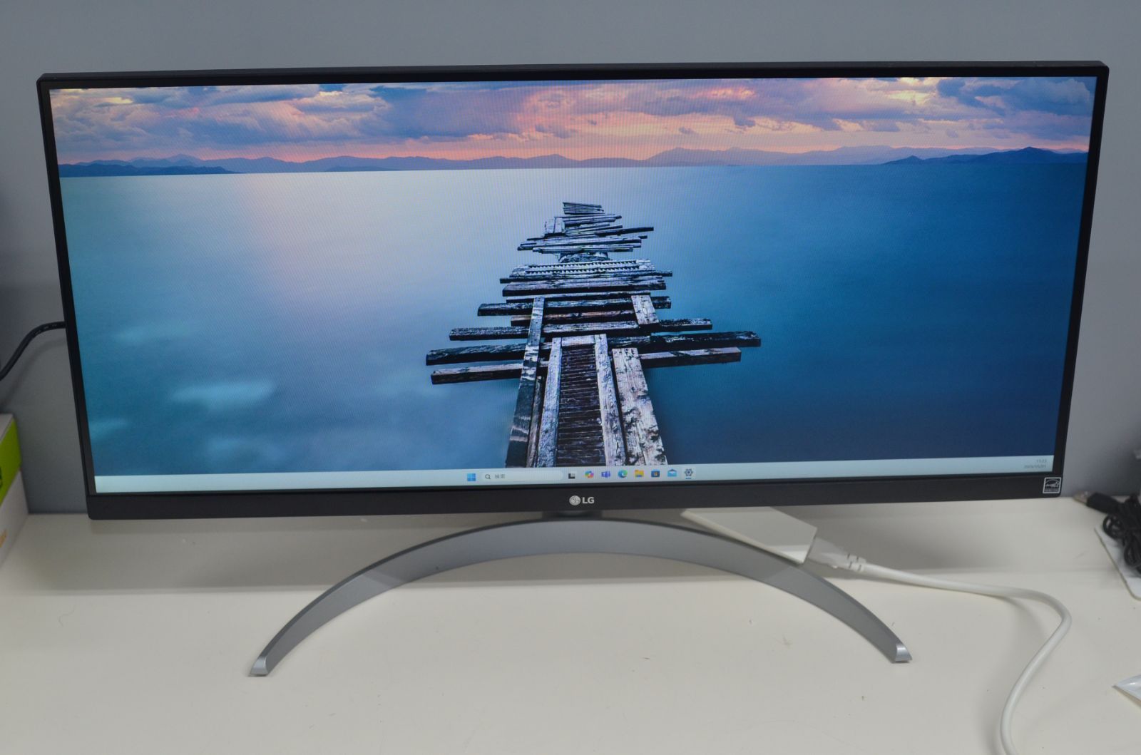 美品 LGディスプレイ 29WQ600-W 29インチウルトラワイド　非光沢 Amazon.co.jp: LG モニター ディスプレイ 29WQ600-W 29インチ/ 平面