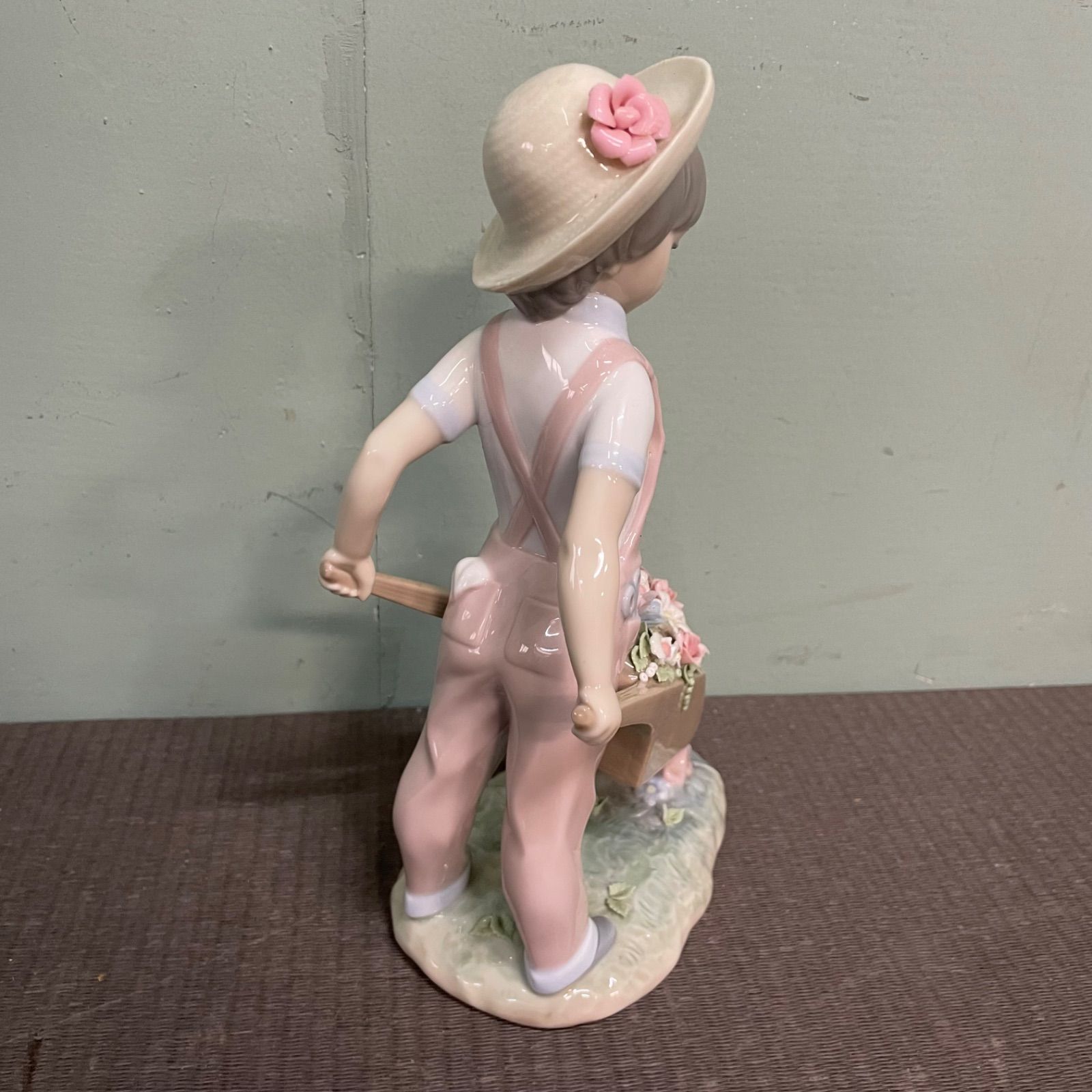 LLADRO リヤドロ 『 花車を押す少年 』 置物 ♭ LLADRO リヤドロ 『 花車を押す少年 』 置物 陶器人形 傷あり