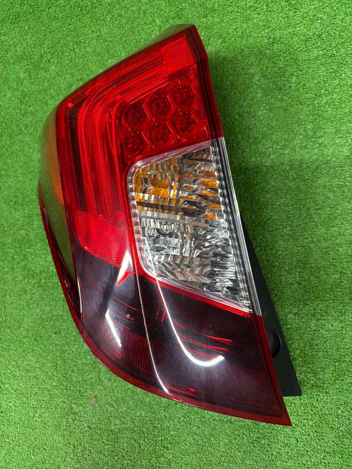 ホンダ　フィット　GK6　純正　左側　テールランプ　STANLEY W1697　(883)