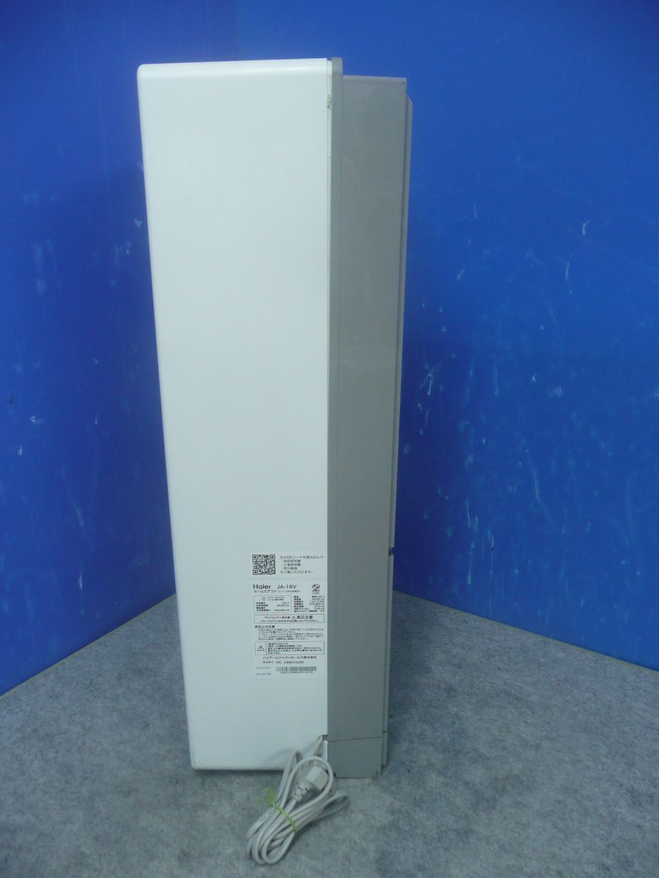 Z558☆沖縄県一部配達可能 21年製 Haier 窓用エアコンJA-16V （枠