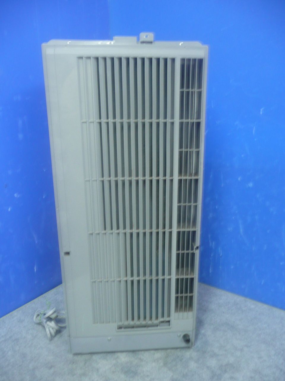 Z558☆沖縄県一部配達可能 21年製 Haier 窓用エアコンJA-16V （枠