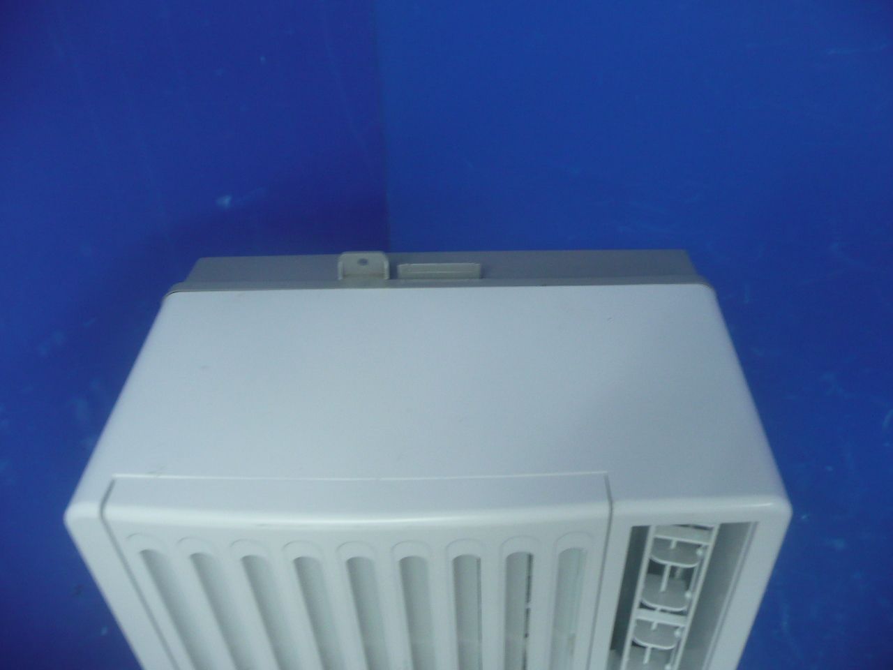 Z558☆沖縄県一部配達可能 21年製 Haier 窓用エアコンJA-16V （枠