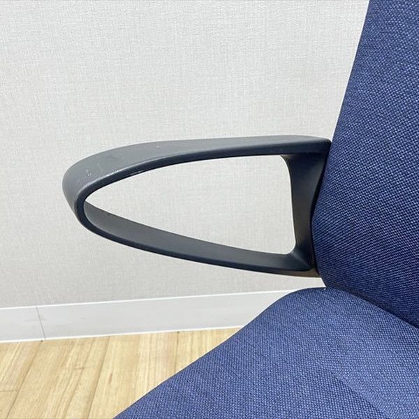 モードチェア ミドルバック オフィスチェア 肘付 オカムラ ブルー