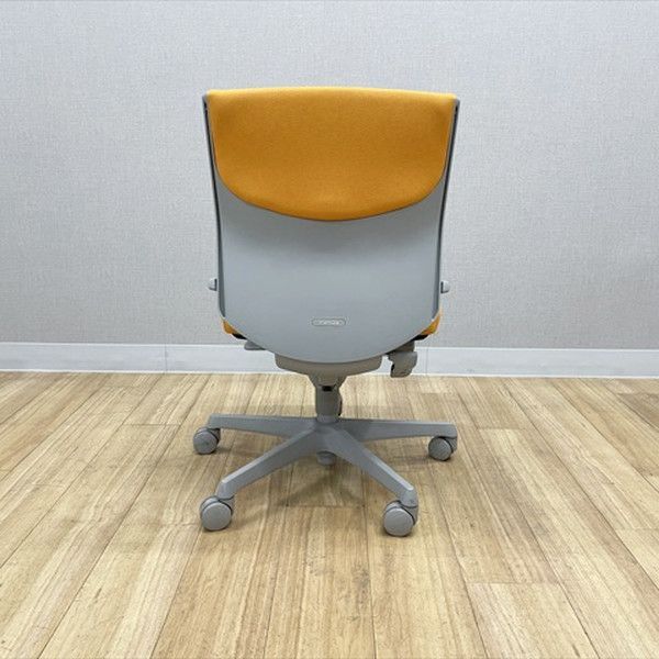 エスクードチェア ローバック クッションタイプ オフィスチェア 肘無 オカムラ オレンジ エスクードチェア ローバック クッションタイプ オフィスチェア 肘無 オカムラ オレンジ