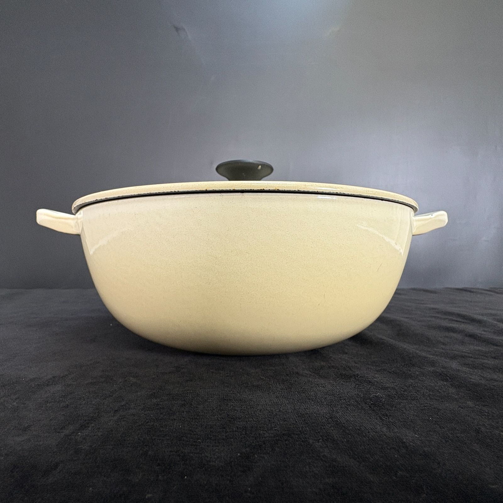 LE CREUSET 両手鍋 イエロー 22㎝ ル・クルーゼ 黄色 イエロー 鍋 22