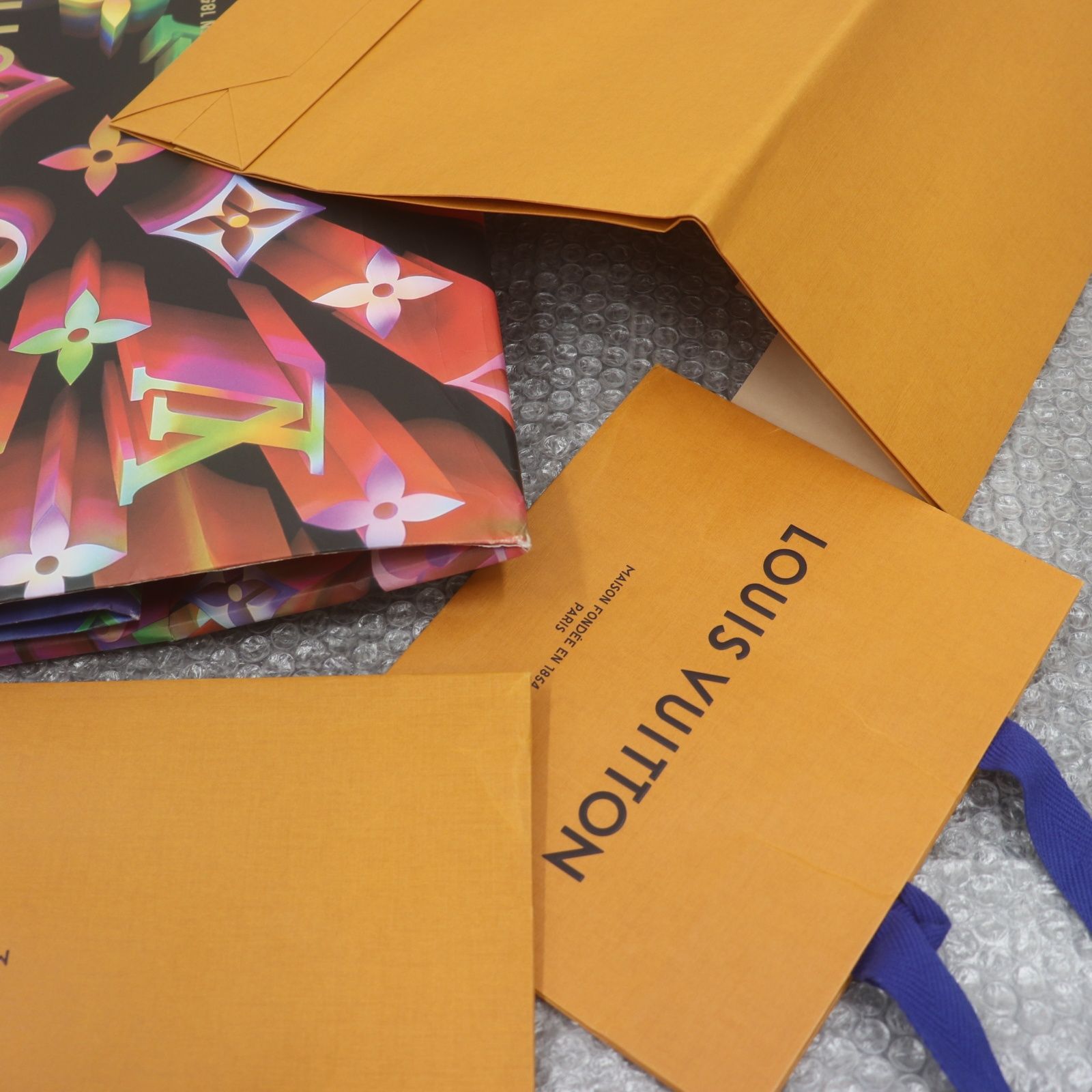 LOUIS VUITTON オレンジ紙袋大＋空箱＋紐付き LOUIS VUITTON - ルイヴィトン LOUIS VUITTON 空箱 リボン ショップ袋