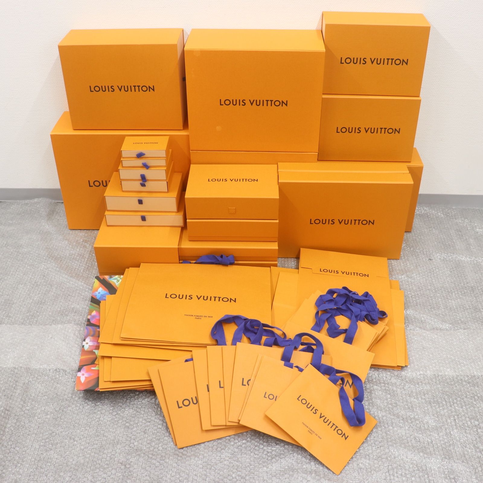 LOUIS VUITTON 180点以上　未使用 紙袋 箱 ポスター ITRY0L20L8ES LOUIS VUITTON ルイヴィトン BOX 空き箱 ショッパー 純正