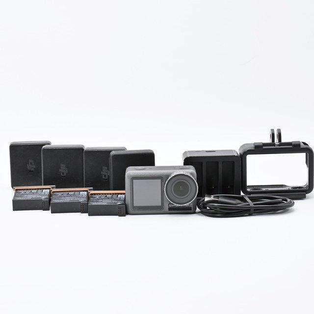 ＜良品＞ DJI OSMO Action｜アクションカメラ｜4K動画対応｜防水・耐衝撃｜デュアル液晶搭載｜バッテリー3個・充電ドック付属