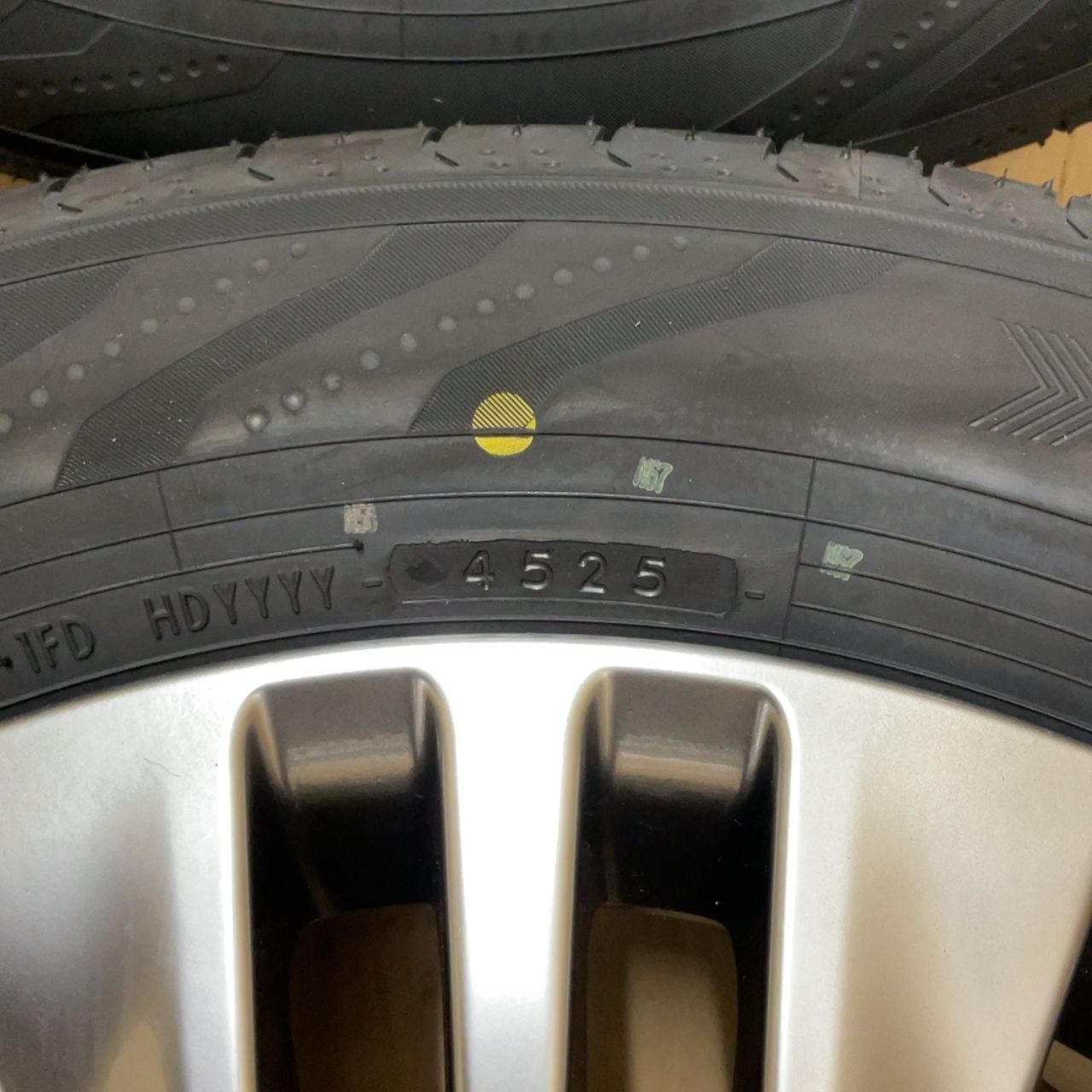 トヨタ 18インチ 40系アルファード純正ホイール&YOKOHAMAタイヤ4本 