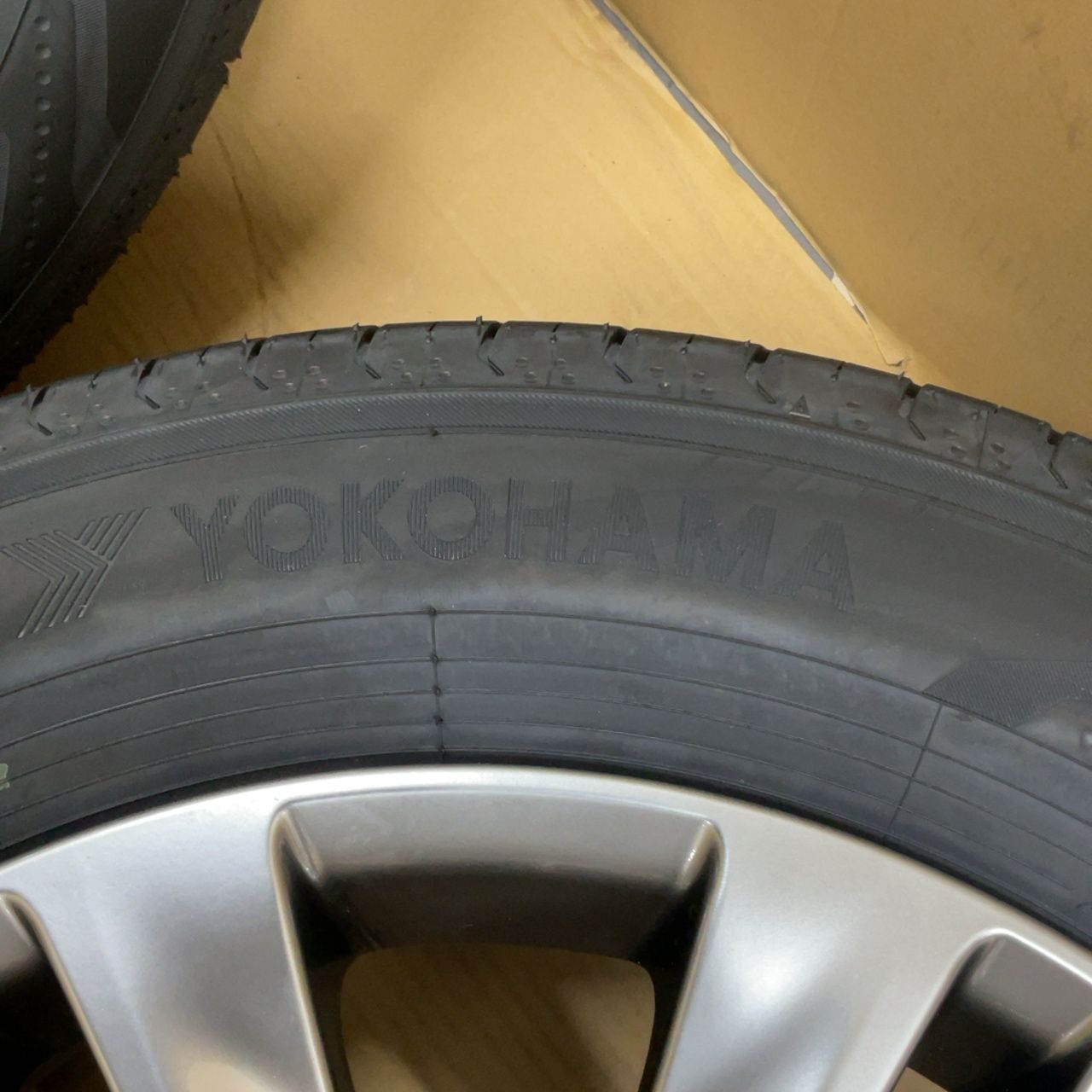 トヨタ 18インチ 40系アルファード純正ホイール&YOKOHAMAタイヤ4本