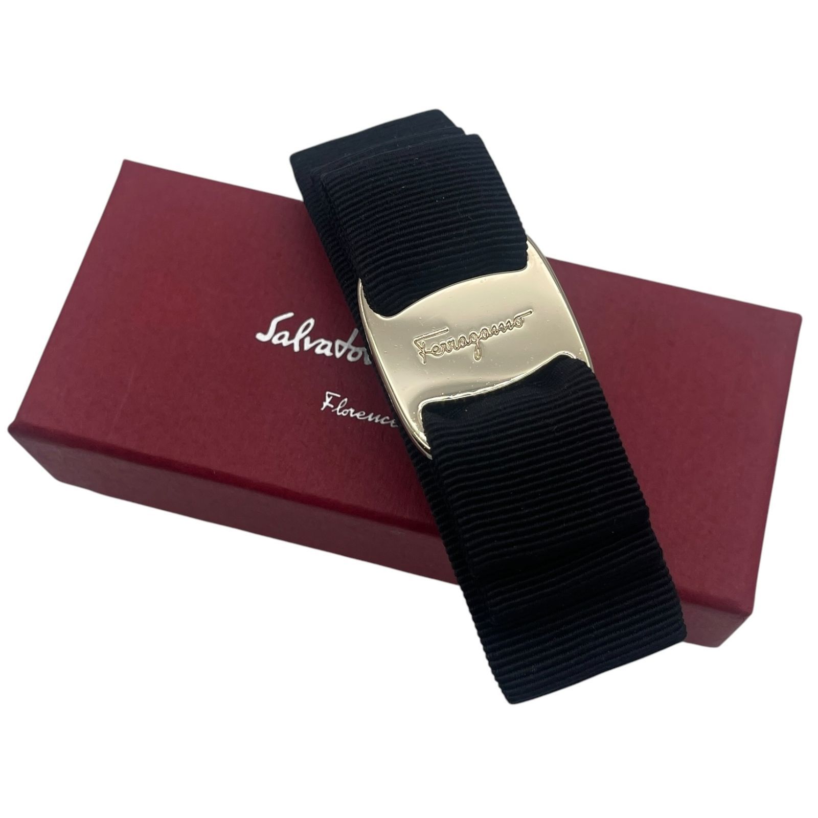 Salvatore Ferragamo サルヴァトーレフェラガモ ヴァラ・リボン